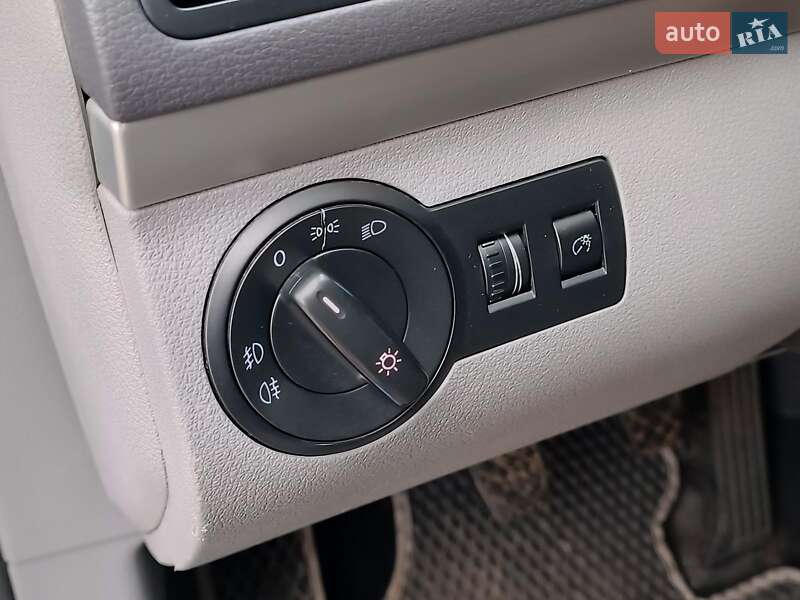 Минивэн Volkswagen Touran 2007 в Харькове