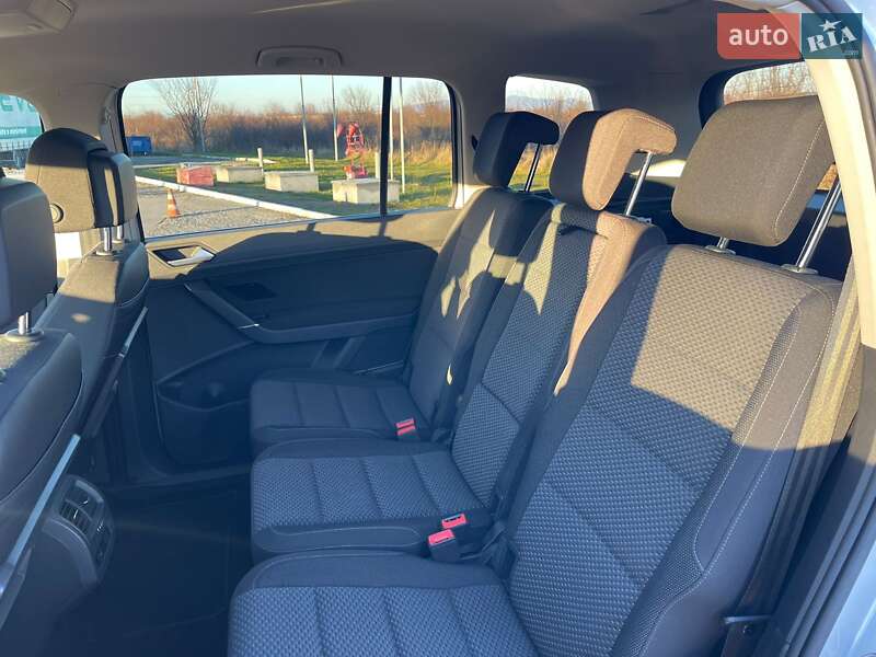 Микровэн Volkswagen Touran 2018 в Ужгороде