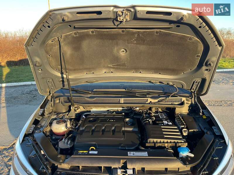 Микровэн Volkswagen Touran 2018 в Ужгороде