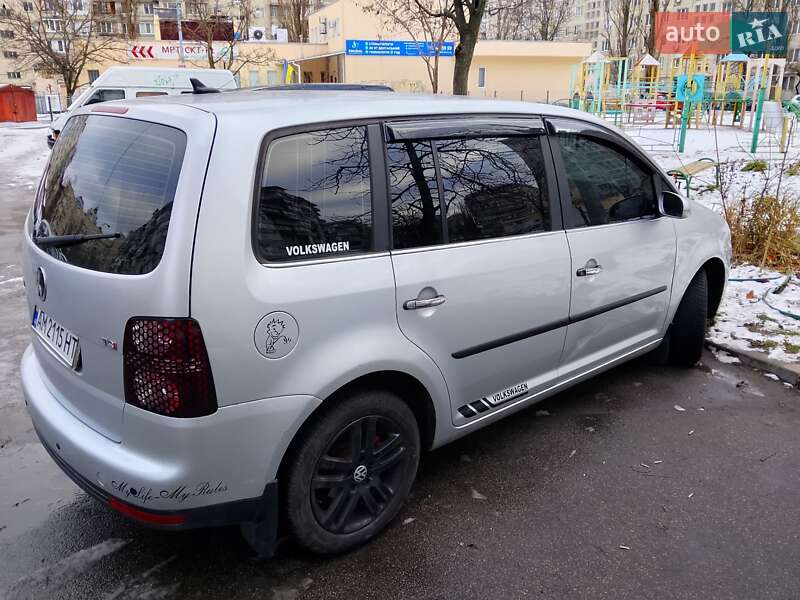 Минивэн Volkswagen Touran 2007 в Киеве