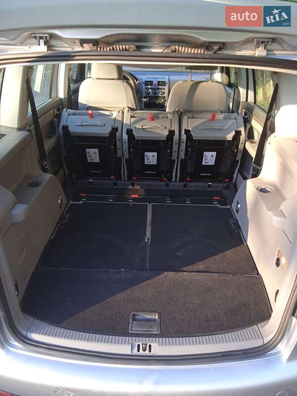 Минивэн Volkswagen Touran 2010 в Виннице