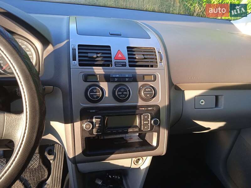 Минивэн Volkswagen Touran 2010 в Виннице