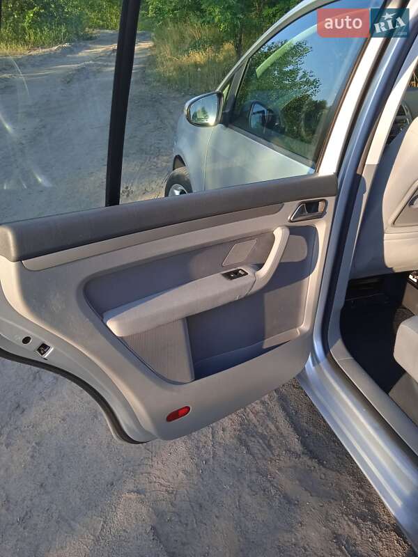 Минивэн Volkswagen Touran 2010 в Виннице