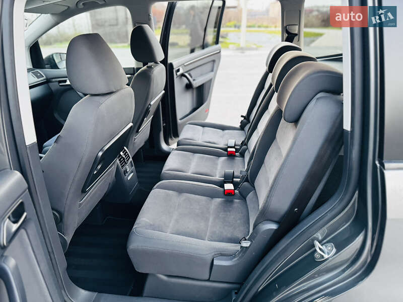 Мінівен Volkswagen Touran 2012 в Здолбуніві