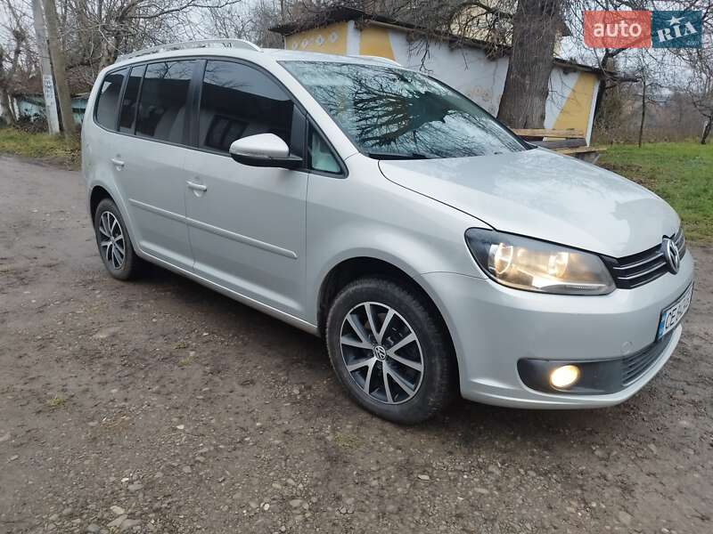 Мінівен Volkswagen Touran 2011 в Чернівцях