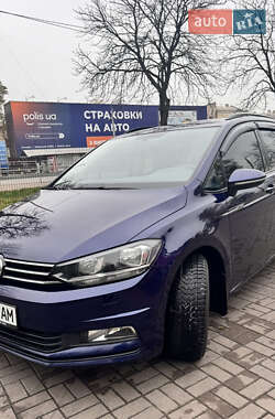 Мінівен Volkswagen Touran 2015 в Києві