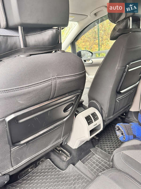 Мінівен Volkswagen Touran 2015 в Києві фото 20 Мінівен Volkswagen Touran 2015 в Києві