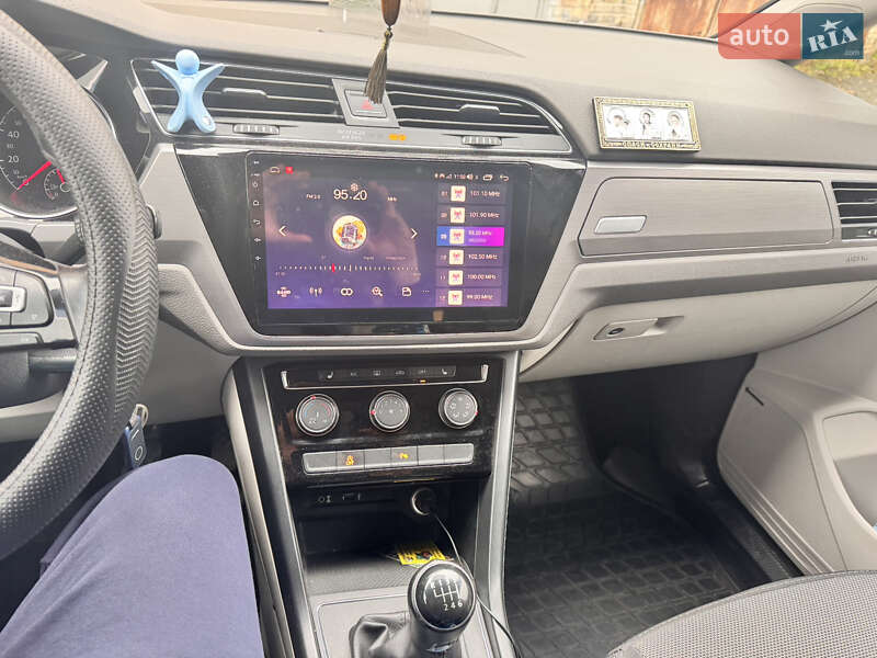 Мінівен Volkswagen Touran 2015 в Києві фото 23 Мінівен Volkswagen Touran 2015 в Києві