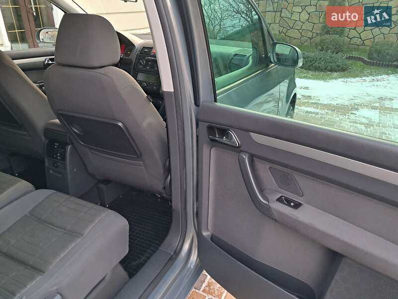 Минивэн Volkswagen Touran 2006 в Могилев-Подольске фото 62 Минивэн Volkswagen Touran 2006 в Могилев-Подольске