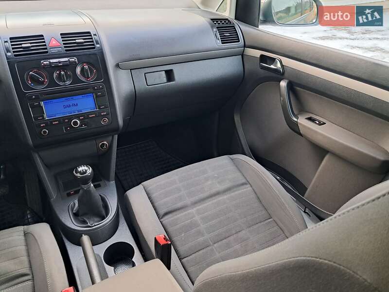 Минивэн Volkswagen Touran 2006 в Могилев-Подольске фото 76 Минивэн Volkswagen Touran 2006 в Могилев-Подольске