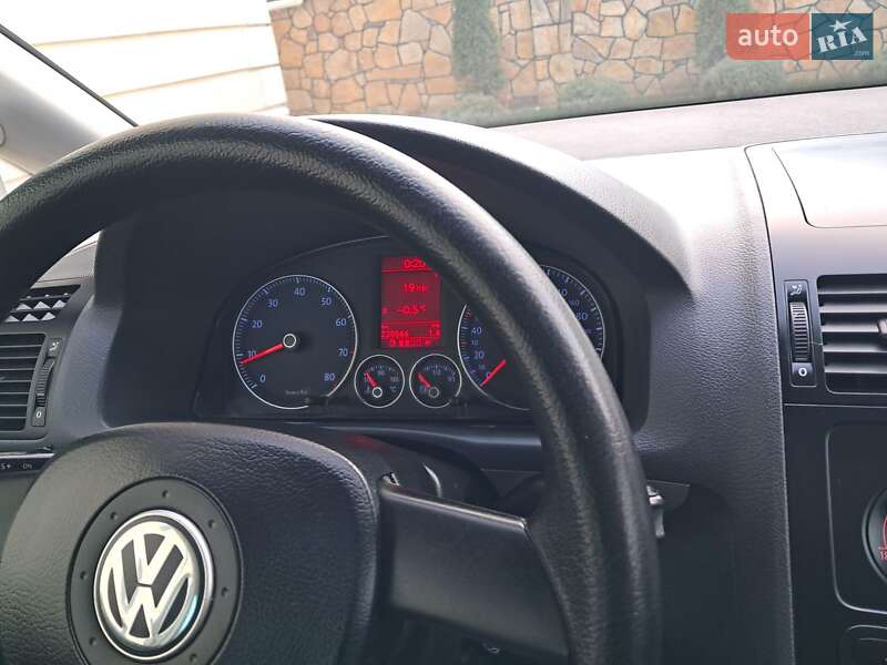 Минивэн Volkswagen Touran 2006 в Могилев-Подольске фото 80 Минивэн Volkswagen Touran 2006 в Могилев-Подольске