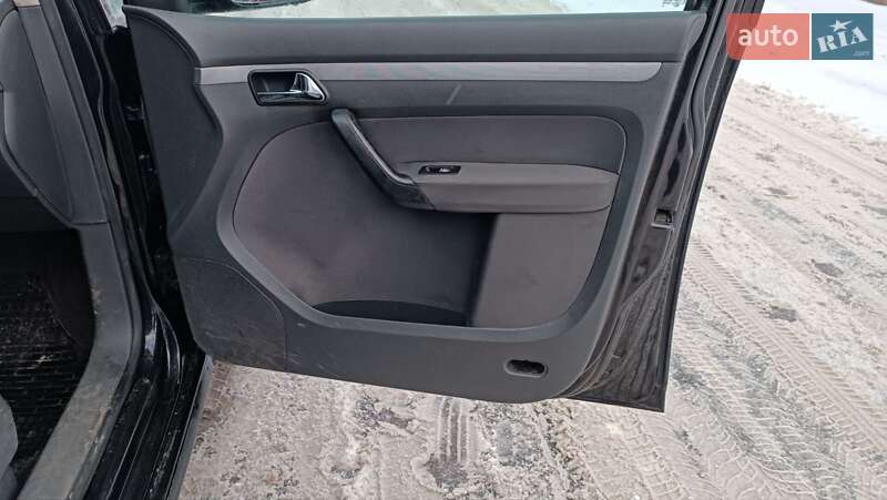 Мінівен Volkswagen Touran 2005 в Сарнах