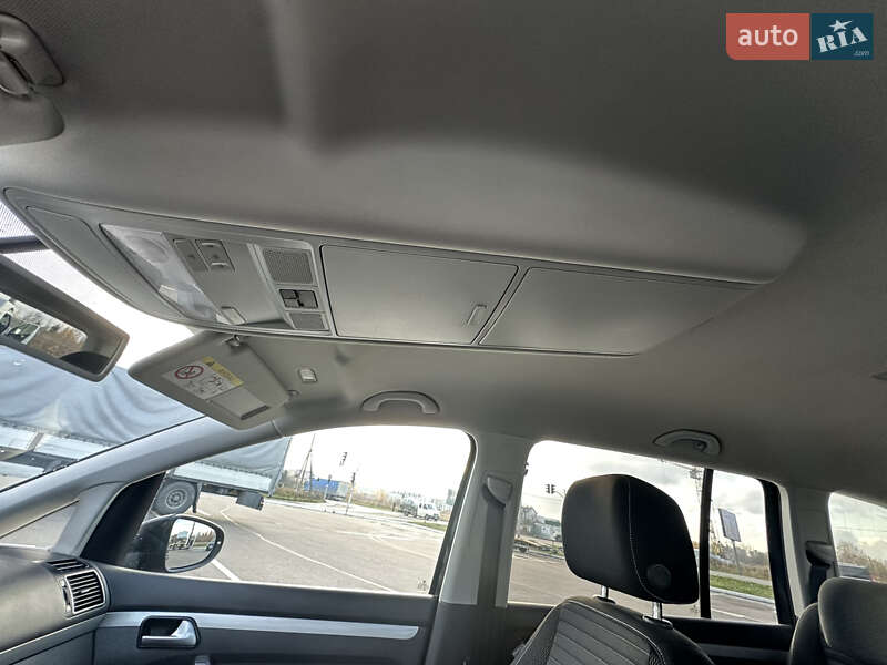 Минивэн Volkswagen Touran 2015 в Луцке