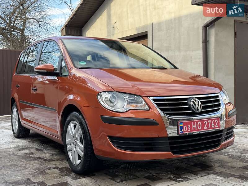 Минивэн Volkswagen Touran 2009 в Ровно