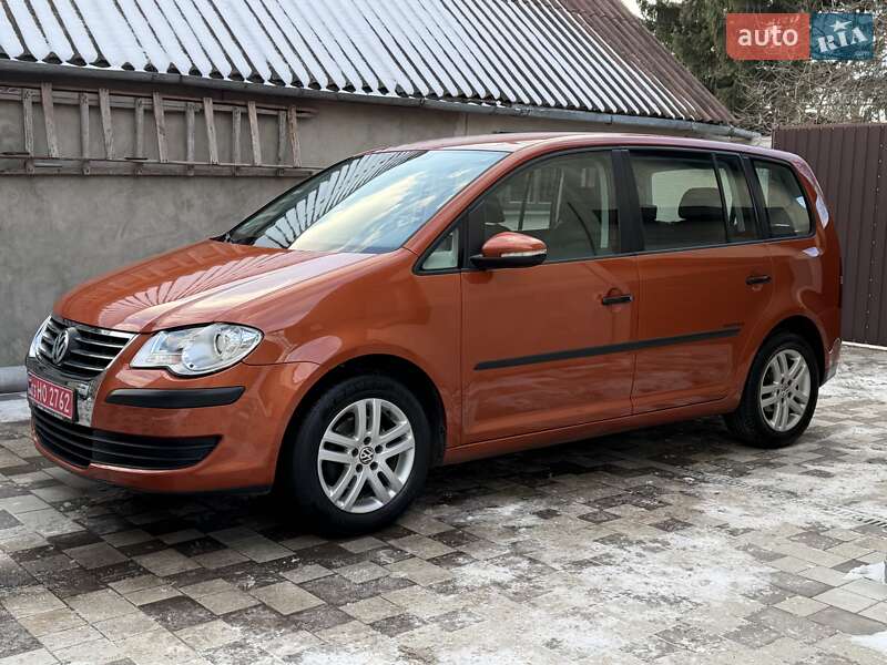 Минивэн Volkswagen Touran 2009 в Ровно