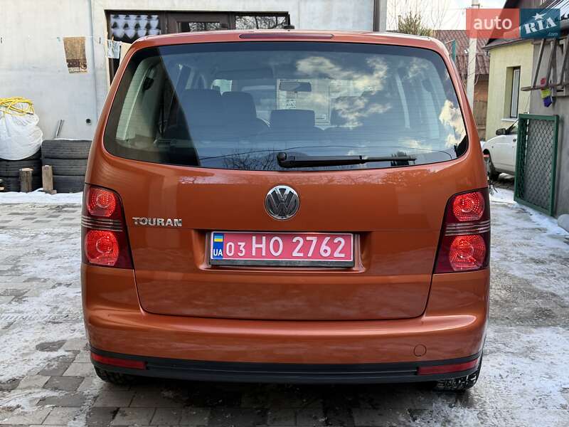 Минивэн Volkswagen Touran 2009 в Ровно