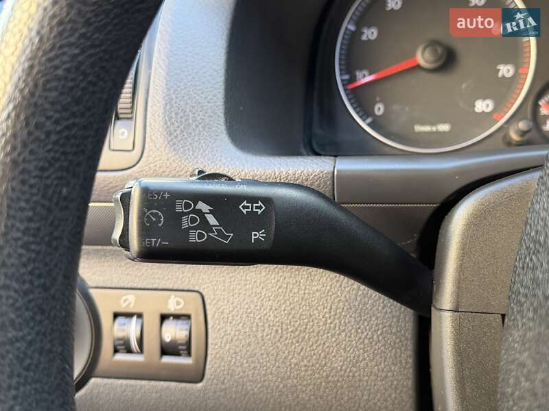 Минивэн Volkswagen Touran 2009 в Ровно