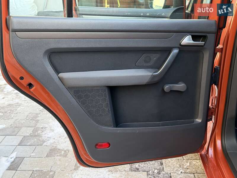 Минивэн Volkswagen Touran 2009 в Ровно