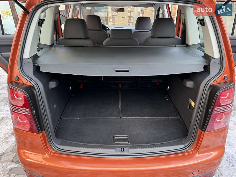 Минивэн Volkswagen Touran 2009 в Ровно