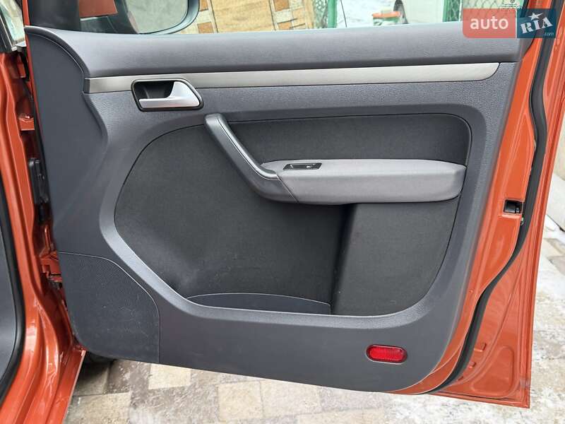 Минивэн Volkswagen Touran 2009 в Ровно