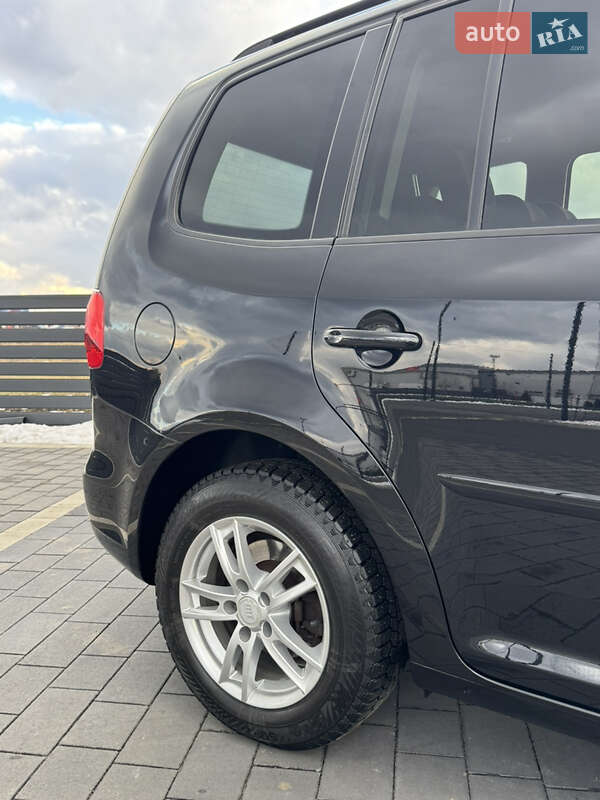 Минивэн Volkswagen Touran 2011 в Мукачево