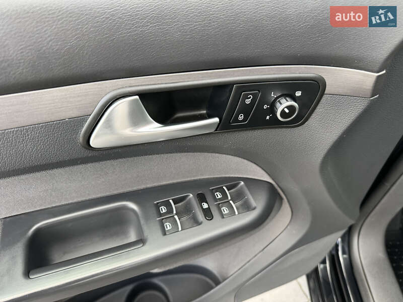 Минивэн Volkswagen Touran 2011 в Мукачево