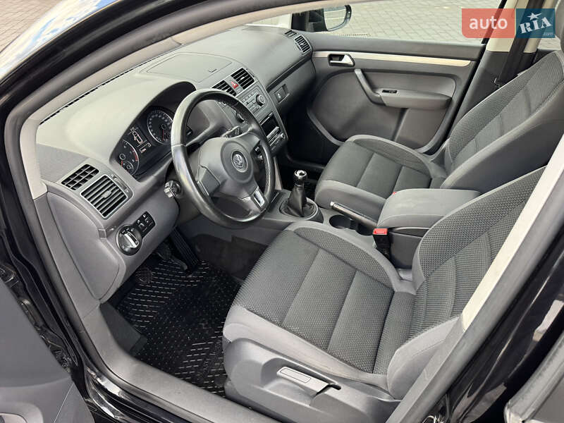 Минивэн Volkswagen Touran 2011 в Мукачево