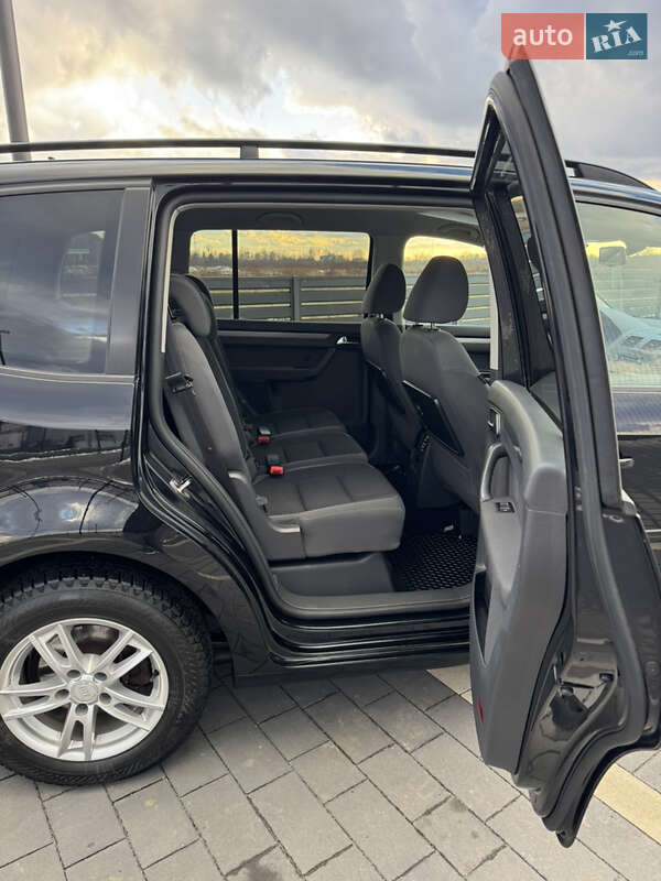 Минивэн Volkswagen Touran 2011 в Мукачево