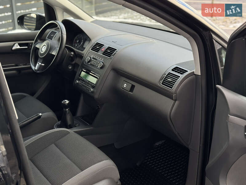 Минивэн Volkswagen Touran 2011 в Мукачево