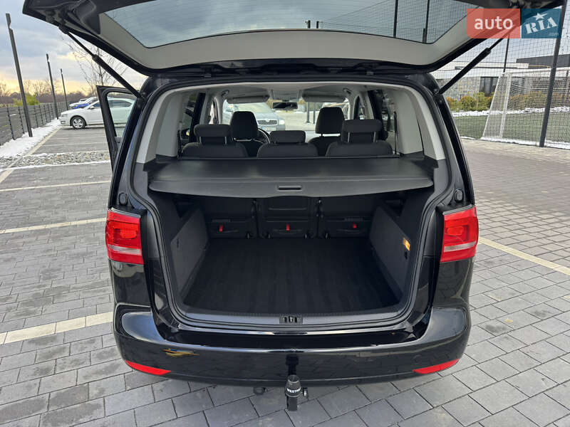 Минивэн Volkswagen Touran 2011 в Мукачево