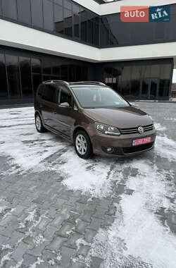 Мінівен Volkswagen Touran 2014 в Чернівцях