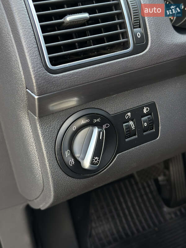 Минивэн Volkswagen Touran 2011 в Самборе фото 46 Минивэн Volkswagen Touran 2011 в Самборе