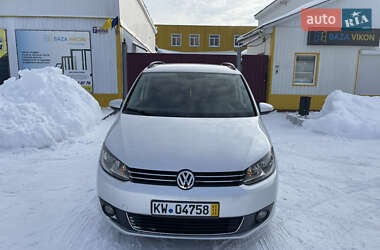 Минивэн Volkswagen Touran 2011 в Вараше