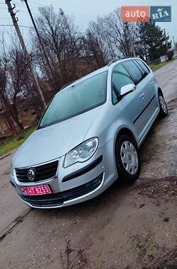 Мінівен Volkswagen Touran 2009 в Запоріжжі