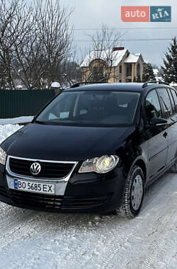 Минивэн Volkswagen Touran 2010 в Бучаче