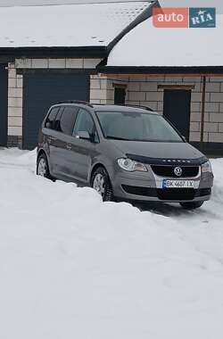 Минивэн Volkswagen Touran 2008 в Дроздыни