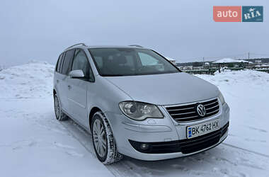 Минивэн Volkswagen Touran 2007 в Сарнах