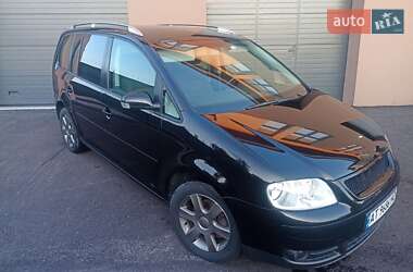 Минивэн Volkswagen Touran 2004 в Долине
