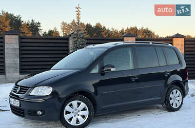 Минивэн Volkswagen Touran 2005 в Вараше