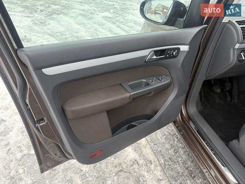 Минивэн Volkswagen Touran 2012 в Сарнах фото 31 Минивэн Volkswagen Touran 2012 в Сарнах