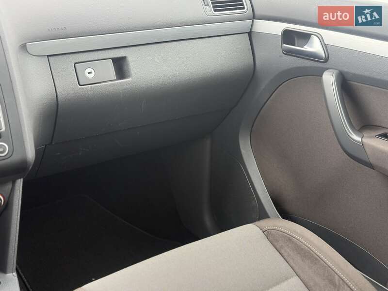 Минивэн Volkswagen Touran 2012 в Сарнах фото 44 Минивэн Volkswagen Touran 2012 в Сарнах