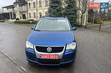 Минивэн Volkswagen Touran 2008 в Сарнах