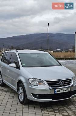 Минивэн Volkswagen Touran 2007 в Виноградове