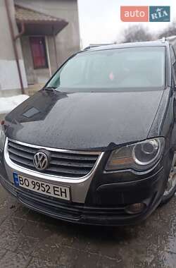 Минивэн Volkswagen Touran 2010 в Кременце