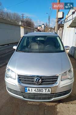 Минивэн Volkswagen Touran 2007 в Киеве