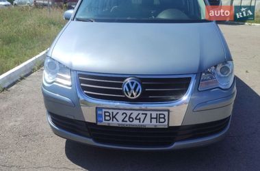 Минивэн Volkswagen Touran 2009 в Ровно