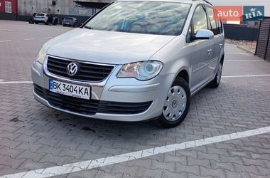 Минивэн Volkswagen Touran 2007 в Дубно