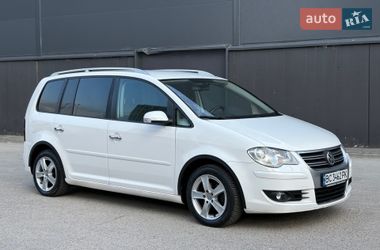 Мінівен Volkswagen Touran 2009 в Києві