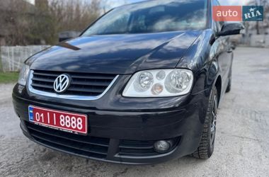 Минивэн Volkswagen Touran 2004 в Хороле