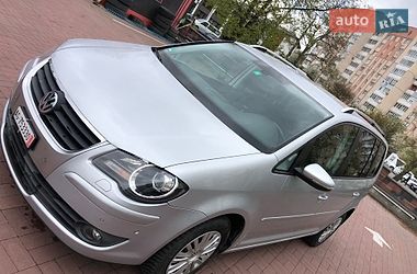 Мінівен Volkswagen Touran 2010 в Рівному